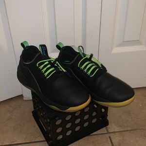 Clove brand nursing shoes